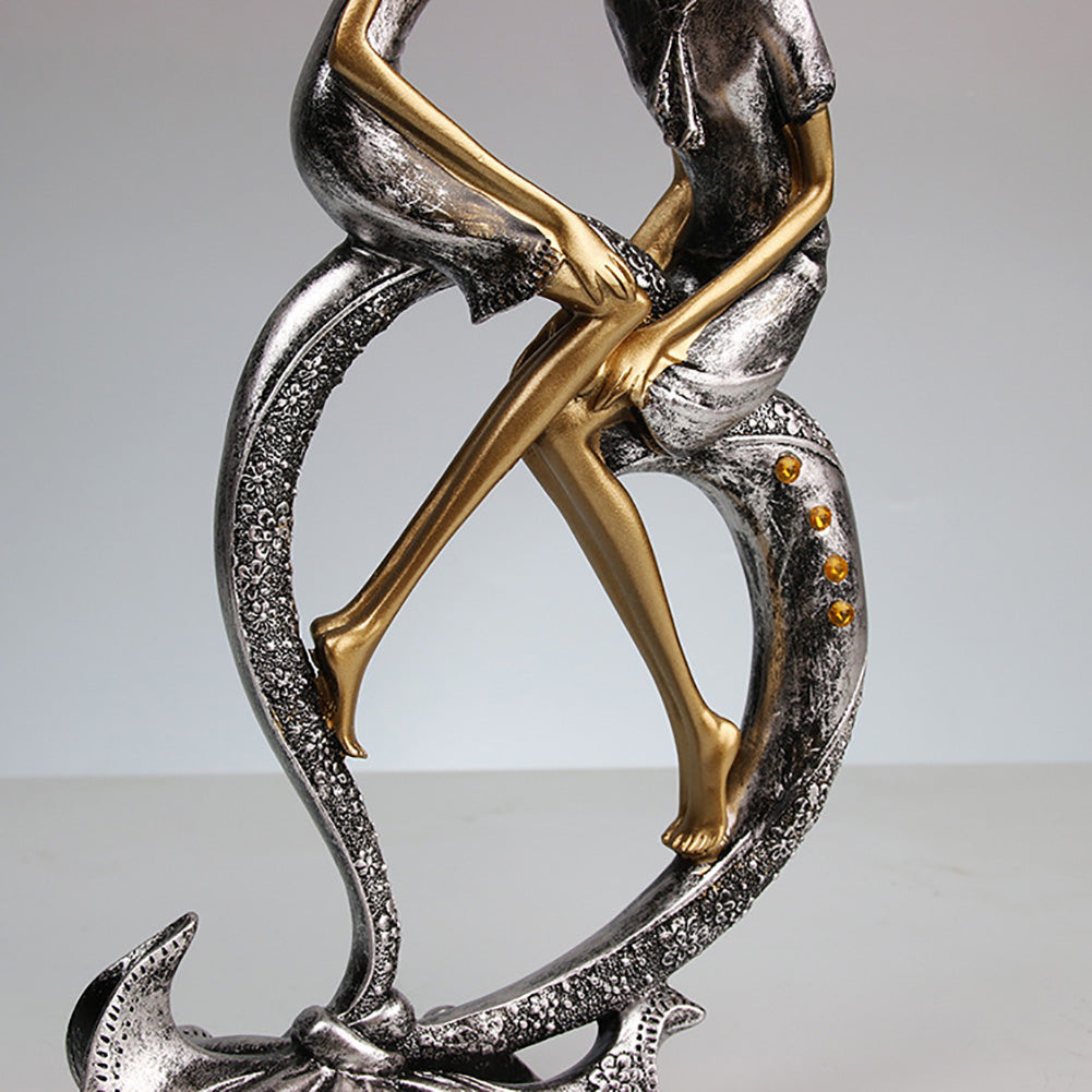 Elegant Resin Kissing Couple Decor for Home and Office