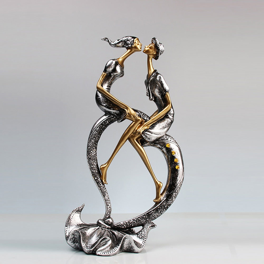 Elegant Resin Kissing Couple Decor for Home and Office